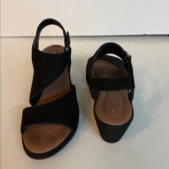 Unstructured by Clark’s. Black wedge sandal. Size 8.5 M - Picture 8 of 9